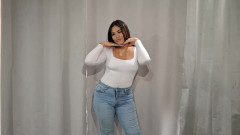 SugarPose: Chloe Tira Roupa E Posa Para a Câmera