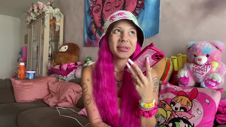 Nali Marie: 큰 자지 Vape Fe와 함께 밤에 쉬고 있는 동안 내 바람둥이 남친에게 바람을 피우라고 말하는 동안 POV Vaping