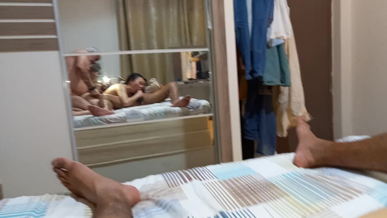 Jollyfuckingoldman: ผัวเข้าร่วมกับควยใหญ่ผิวดําและเมีย ตอน 1