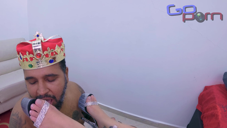 Go Porn: Picioarele MILF-ului mă excită
