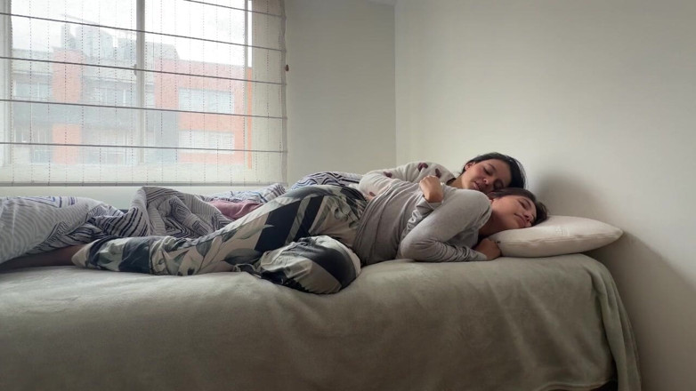 scarlettandc: Lezbiyenler arasında sabah seksi