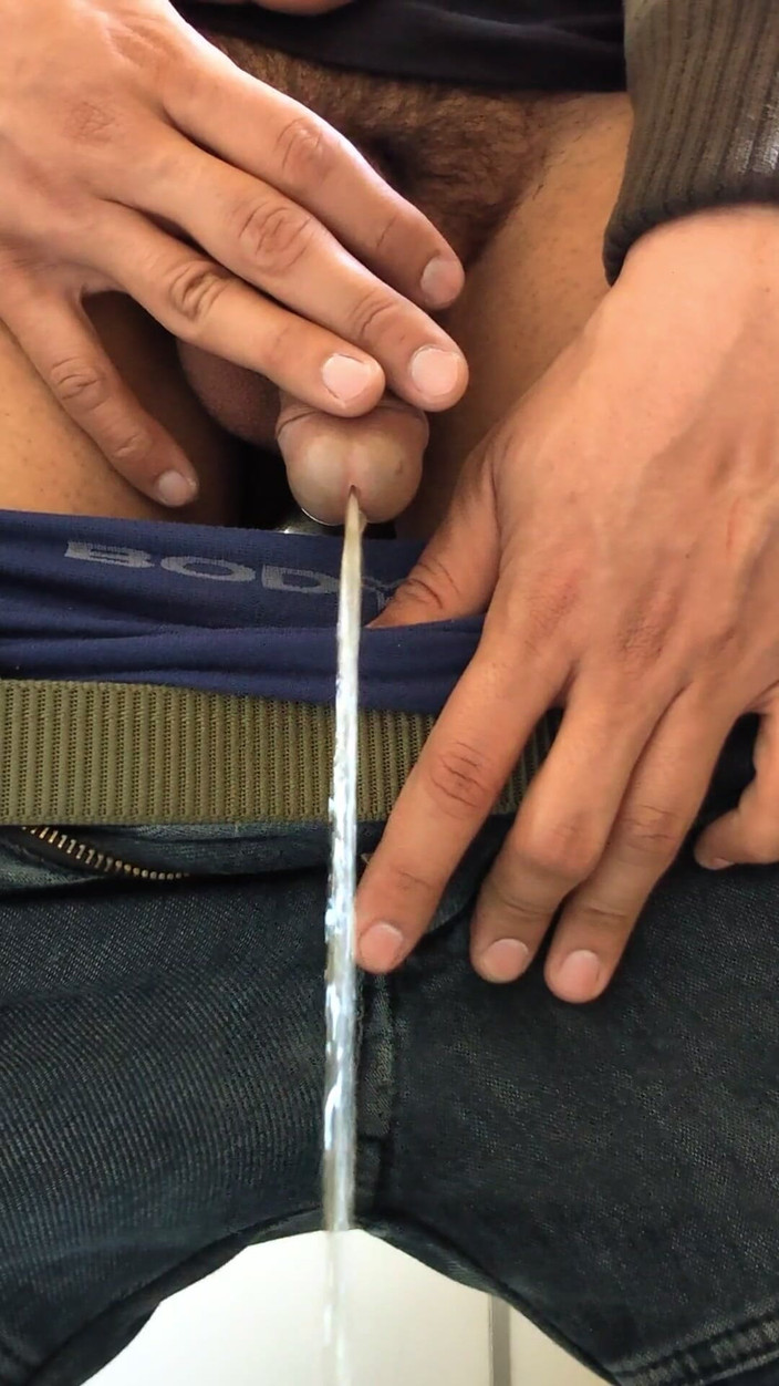 galhegol: カメラ近くで、たくさんオシッコしました。