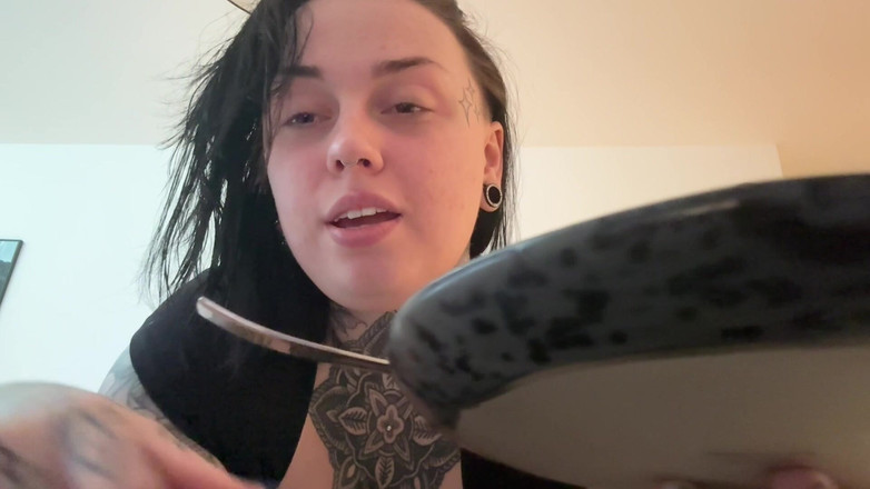 Miss Valentina: Alimentando você mais gordo