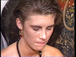 Naughty Girls: Dvě nadržené amatérské lesbičky a robertek