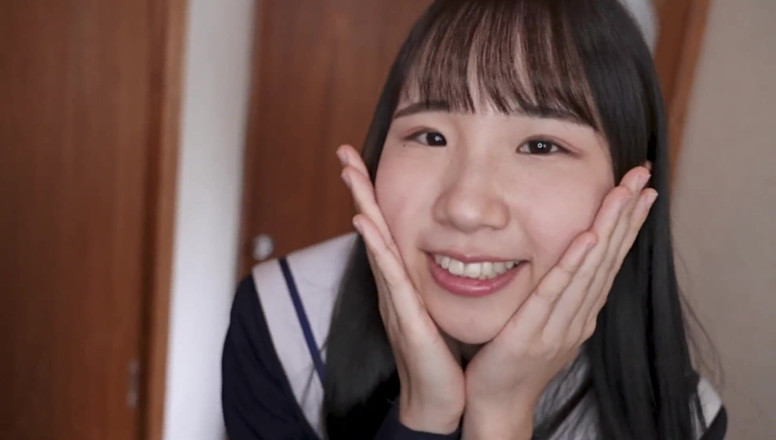 Strix: Haruno-chan - umut verici bir idol, büyük memeli bir bebeği yönlendiren...