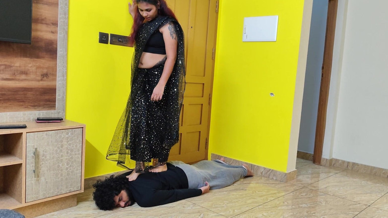 Vaigavarun Feet romance: Madam Punishing Servant Full Weight Body Trample