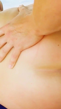 Возбужденную юную блондинку Викторию Саммерс трахает огромный член на улице