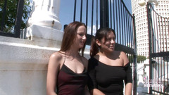 Dream Girls: タンパのダウンタウンで2つのホットラティーナフラッシュ