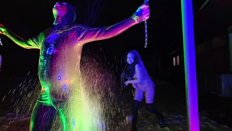 Domina Dark: Snowball Fun