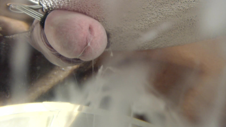 Wankulator Movies: Underwater closeup cumshot by Wankulator