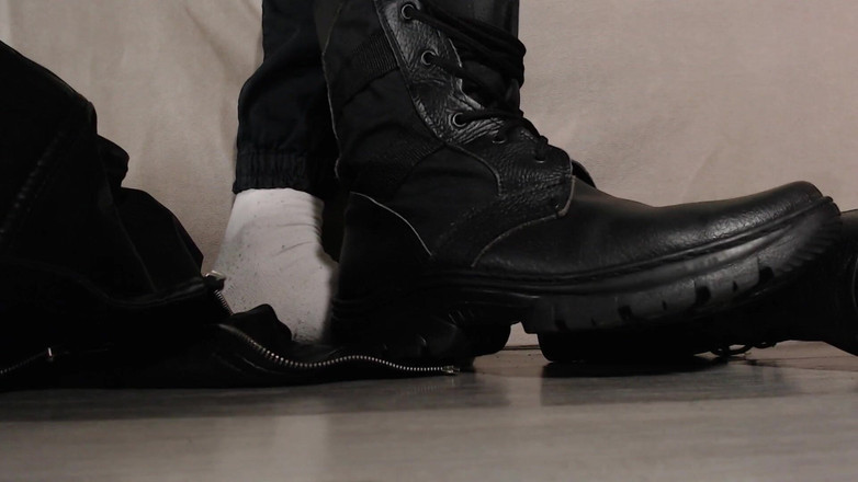 Hunky time: Alpha Zog Seine Ausrüstung Aus