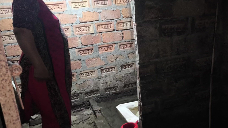 SAFI TV: Моя тітонька сиділа у ванній, я обійняв її і почав трахати її в дупу