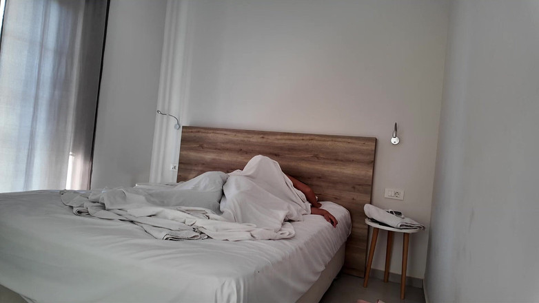 ExpressiaGirl: Compartir Habitación De Hotel Con Mi Sexy Madrastra Es Arriesgado.