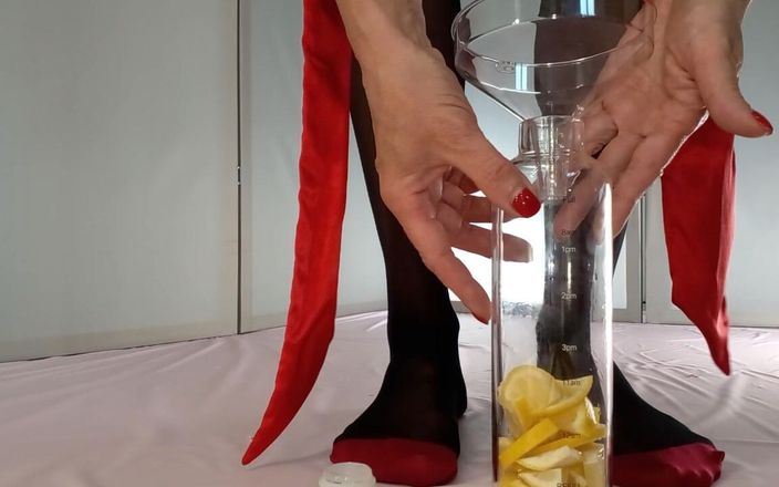AnnaBUST: Моя подборка писсинга. Часть 2. 11 сцен