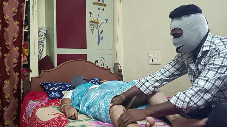 Decent couples: La matrigna desi seduce il figliastro mentre si massaggia la...