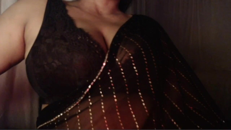 HotGirl21: Sexy Hindi dirtytalk möpse zeigen.