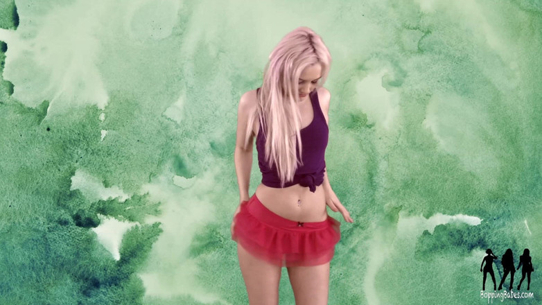 Bopping babes: Faye X - Clubbing Girl