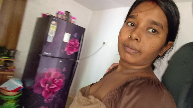 Premi pooja: Pomalu jsi políbil Bhabhiho prsa a Bhabhi se stal šťastným.