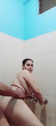 Puja Bhabhi Duș