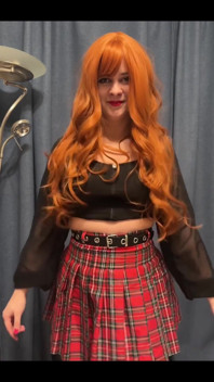 Kamu suka cewek rambut merah nggak?