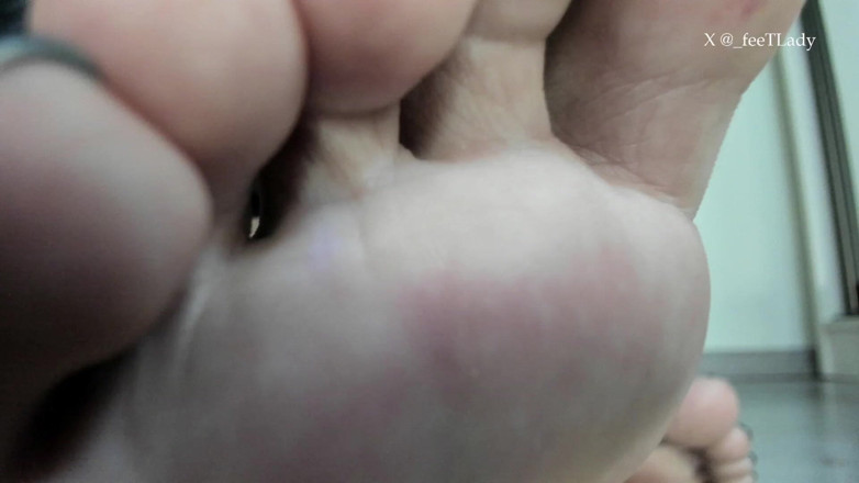 Feet lady: Zoomzoom