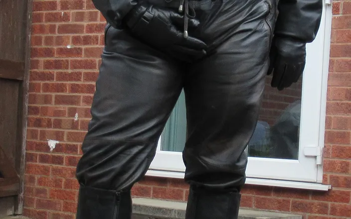 Leatherman63: Leather and boots