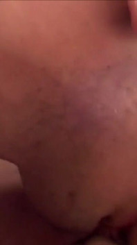 Erica in vacanza si è fatta aprire il culo da un passante