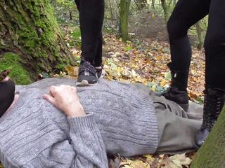 Femdom Austria: 森で破壊された奴隷野郎