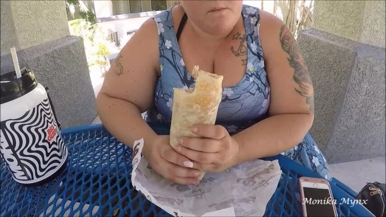BBW Pleasures: Culona come enorme burrito en la piscina