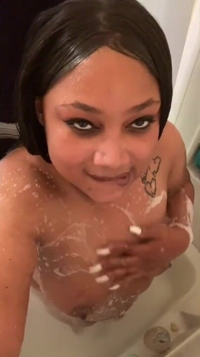Misskelly80: Lave-se comigo