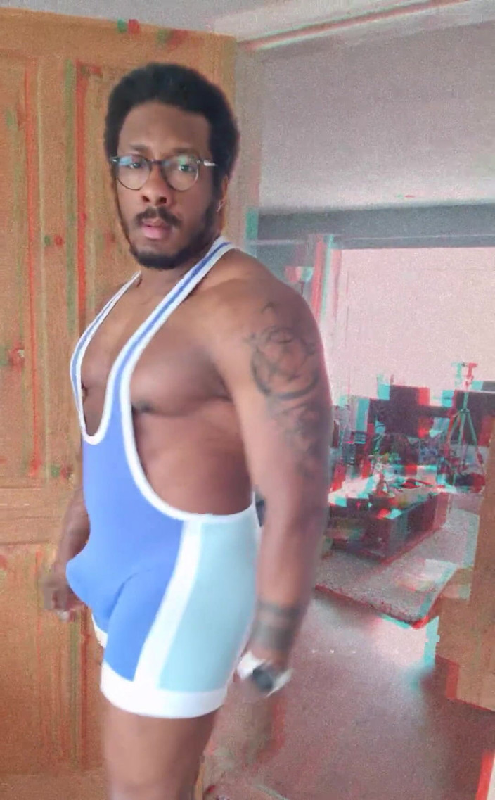 Amadeus: Saya fikir saya suka biru sekarang, membuat bonjolan kelihatan besar