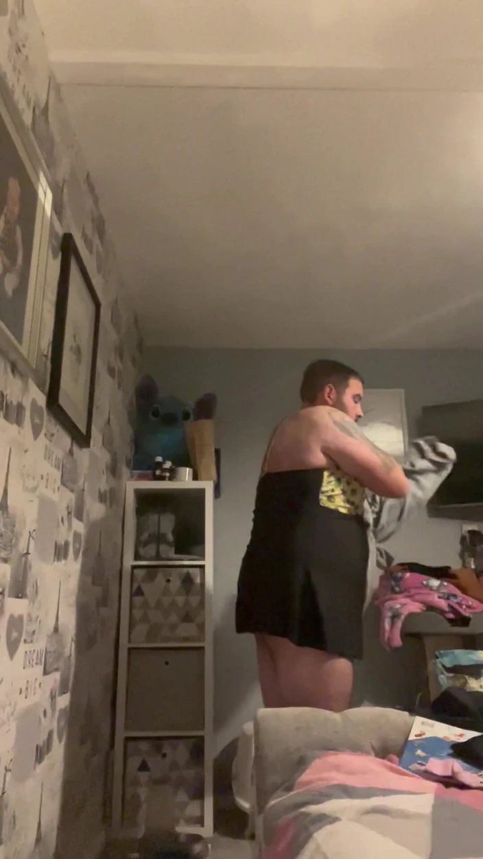 Shaun Cbt: Бондаж члена и яиц с кроссдрессером, чтобы выйти наружу