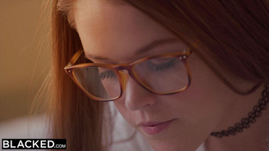 Blacked: BLACKED - Pelajar kolej mengidamkan besar ayahnya