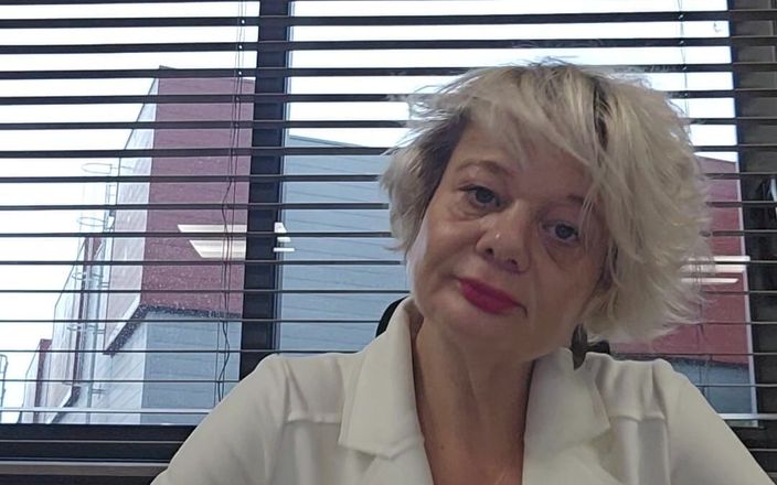 Sofy13: Sexy in ufficio
