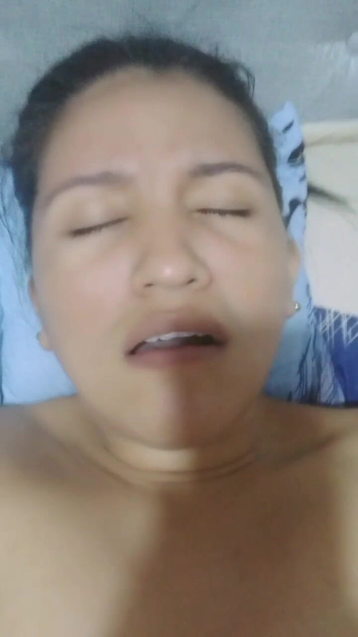 Sexysweet0455: Zdradzająca żona zdradza męża ze współlokatorem .. Rogacz pracuje