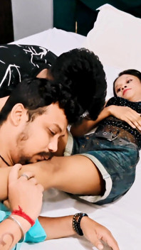 Desi indisches schönes model, heißer sex und ficken mit ihrem freund und ihrem stiefbruder dreier hindi Audio-video