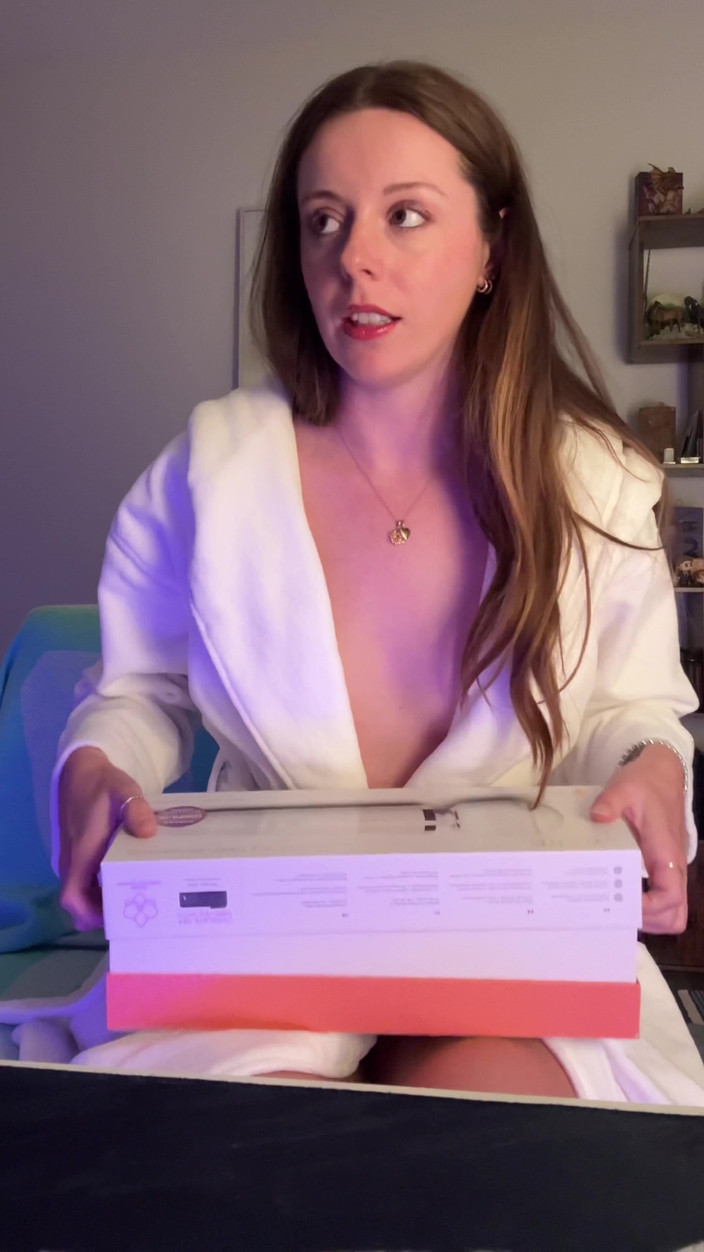 Nadia Foxx: Sex Vlog! नए खिलौने के लिए मेरे साथ खरीदारी करें फिर मुझे इसका उपयोग करते हुए देखें!