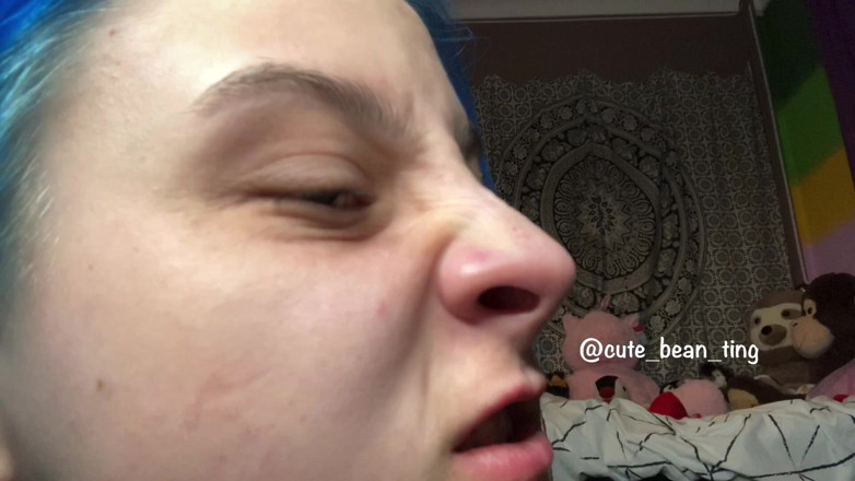 Alice Bean: Bean grunts como um porquinho
