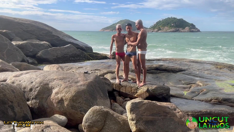 Uncut Latinos: 3 Zavěšení Latinoameričané Šukají Bez Sedla Na Veřejné Pláži Hardcore anál...