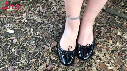 Smokin Fetish: Hot teen smoking in a park