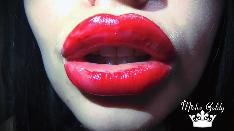 Goddess Misha Goldy: Enormes labios rojos sexy