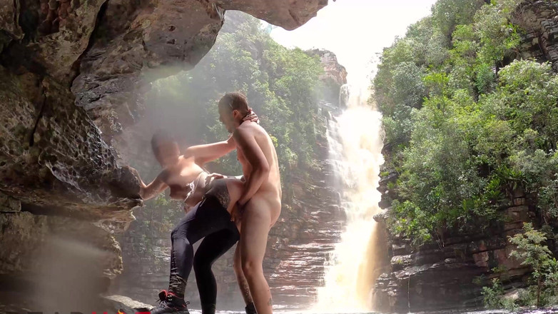 Alemao Hub: Dreadhot é fodida duro em uma caverna - sexo arriscado ao ar...