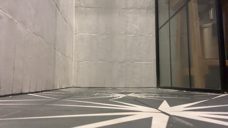 Miss Valentina: Uctívání nohou ve sprše ignorují