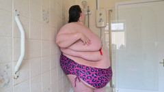 SSBBWLadyBrads: 胖女神肚子淋浴泰斯莱斯