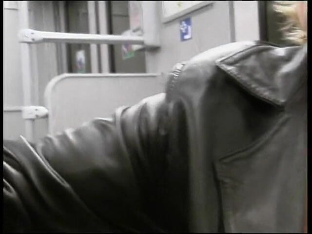Horny Two really wet MILFs: Pipe en POV dans le métro