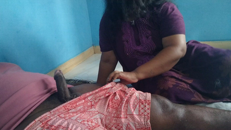 Tamil lesbian: Akka Thambi 핫한 오럴과 후배위 스타일의 핫한 섹스