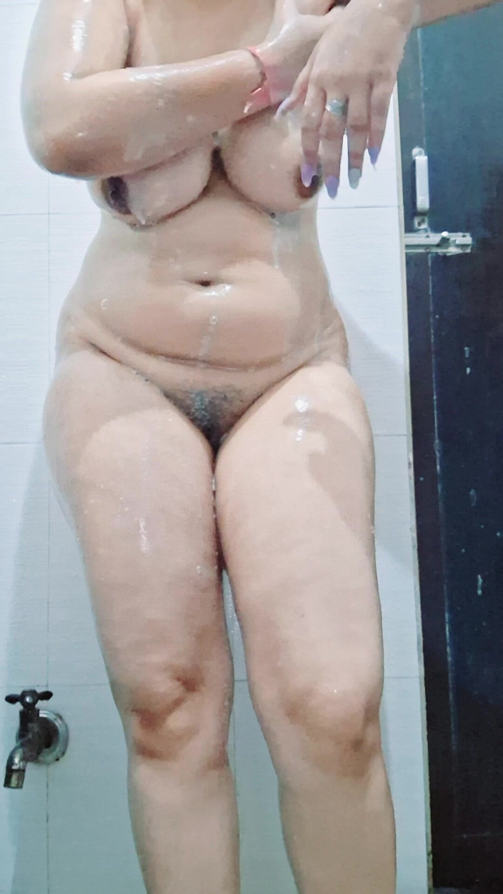 Riyathakur: Desi Girl