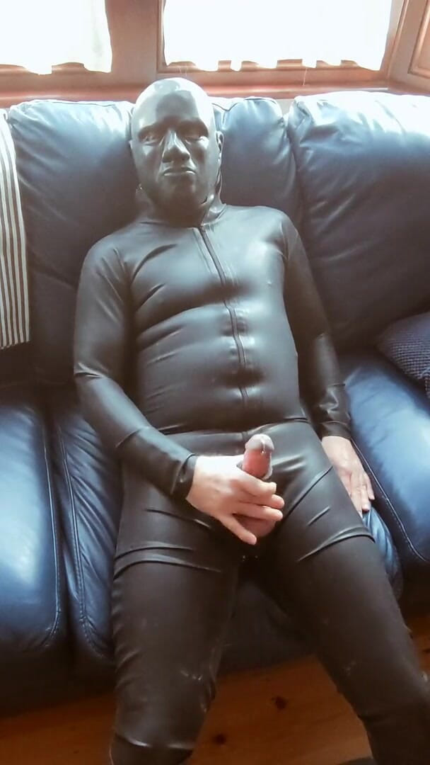 Bellhead: Slow motion rubber fun