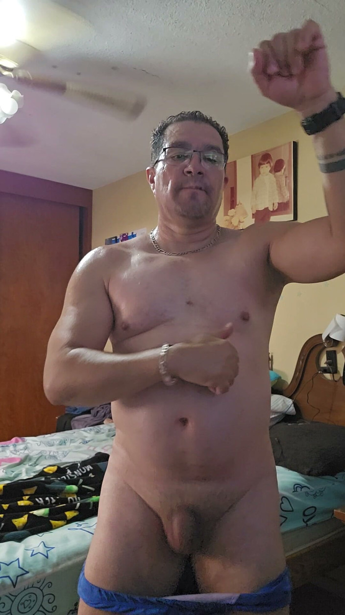 Brayan_PerDiazz: A Little Exercise in My Room