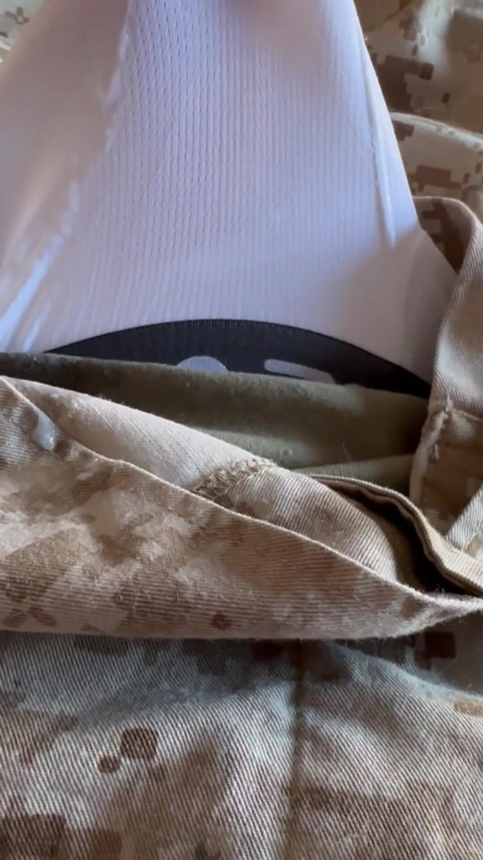 Gay Soldier Stuff: 穿着纱丽服的紧致惠特斯和过去搭讪中的Usmc制服之一撸管！